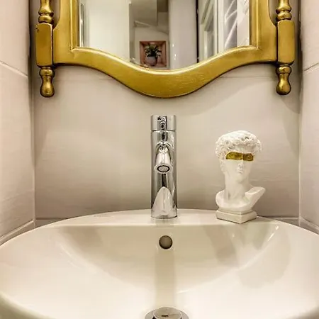 Lux Le Marquis